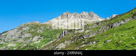 Majestätisches Panorama der Berglandschaft am Sustenpass in den berner Alpen, Schweiz Stockfoto