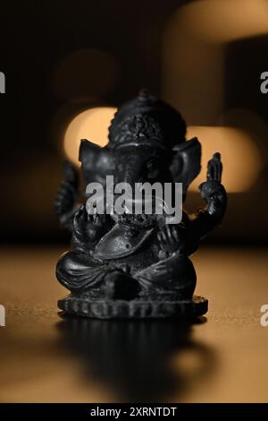 Schwarze Ganesha-Statue - Gott mit Elefantenkopf Stockfoto