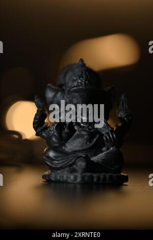 Schwarze Ganesha-Statue - Gott mit Elefantenkopf Stockfoto