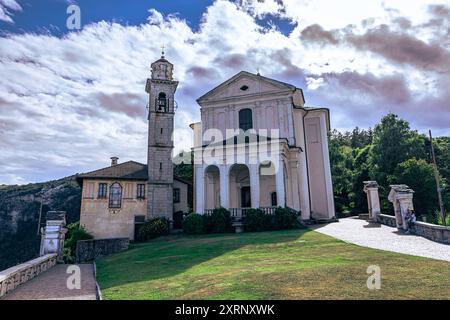 Kirche Madonna del Sasso auf den Hügeln rund um Orta San Giulio, Italien. Stockfoto