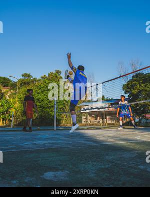 Balikpapan, Indonesien - 1. August 2024. Sepak Takraw ist eine traditionelle Sportart aus Südostasien, die ursprünglich aus China stammt. Stockfoto