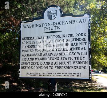 Ein historisches Schild, das die Route von Baltimore nach Mount Vernon markiert, die Washington-Rochambeau Route genannt wurde Stockfoto