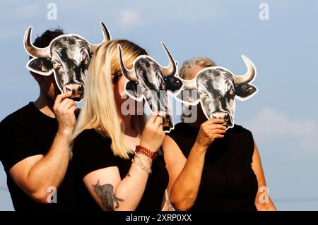 Asturien, Spanien. August 2024. Anti-Taurin-Leistung in Gijon Tage vor Beginn der Stierkämpfe in Bibio Bulls Place. (Kreditbild: © Mercedes Menendez/Pacific Press via ZUMA Press Wire) NUR REDAKTIONELLE VERWENDUNG! Nicht für kommerzielle ZWECKE! Stockfoto