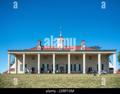 ostfront und piazza von George Washingtons Mount Vernon Villa und Anwesen Stockfoto