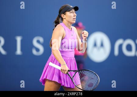 Toronto, Kanada. August 2024. Jessica Pegula aus den Vereinigten Staaten feiert, nachdem sie Diana Shnaider am 6. Tag der National Bank Open in Toronto, Kanada, am Sonntag, den 11. August 2024 besiegt hat. (Foto: Michael Chisholm/SIPA USA) Credit: SIPA USA/Alamy Live News Stockfoto