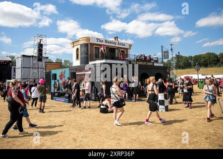 Milton Keynes, England, 11. August 2024. Fans des Bludfestes im National Bowl in Milton Keynes. Quelle: Izzy Clayton/Alamy Live News Stockfoto