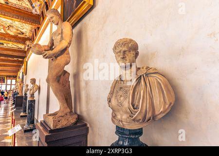 Historische Artefakte im Museum der Uffizien in Florenz, Italien Stockfoto