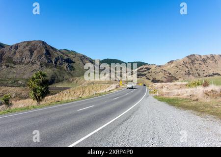 State Highway 7A und Leslie Hills in der Nähe von Hanmer Springs, North Canterbury, Region Canterbury, South Island, Neuseeland Stockfoto