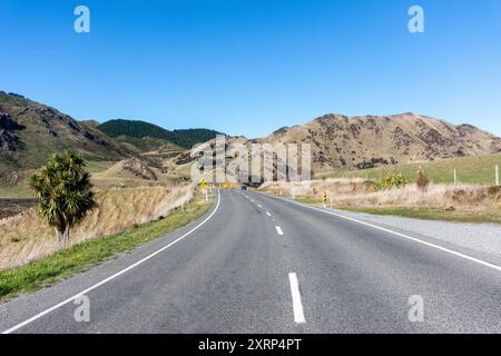 State Highway 7A und Leslie Hills in der Nähe von Hanmer Springs, North Canterbury, Region Canterbury, South Island, Neuseeland Stockfoto