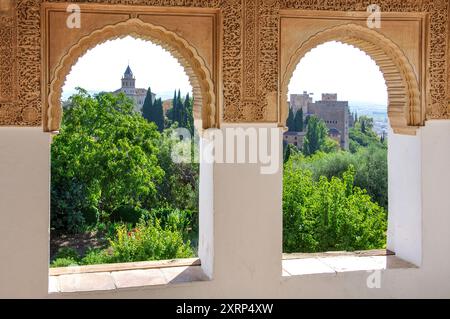 Blick auf Alcazaba aus dem Palacio de Generalife, La Alhambra, Granada, Provinz Granada, Andalusien, Spanien Stockfoto