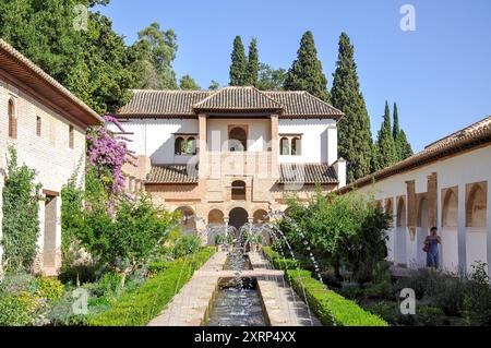 Patio De La Acequia, der Palacio de Generalife, La Alhambra, Granada, Provinz Granada, Andalusien, Spanien Stockfoto