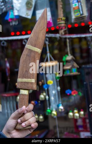 Das Kukri ist die nationale Waffe Nepals und dient traditionell der Rolle eines einfachen Gebrauchsmessers für die nepalesisch sprechenden Gurkhas Stockfoto