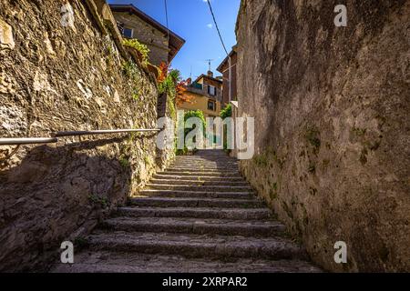 Die mittelalterliche Küstenstadt Nesso im Comer See, Italien Stockfoto