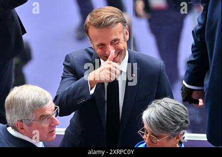 Paris, USA. August 2024. Der französische Präsident Emmanuel Macron nimmt an der Abschlusszeremonie der Olympischen Sommerspiele 2024 im Stade de France am 11. August 2024 in Paris Teil. (Foto: Anthony Behar/SIPA USA) Credit: SIPA USA/Alamy Live News Stockfoto