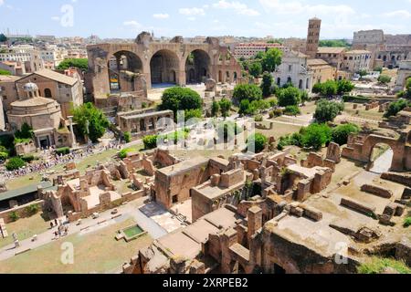 Blick auf das römische Forum aus dem Palatin, Rom, Italien Stockfoto