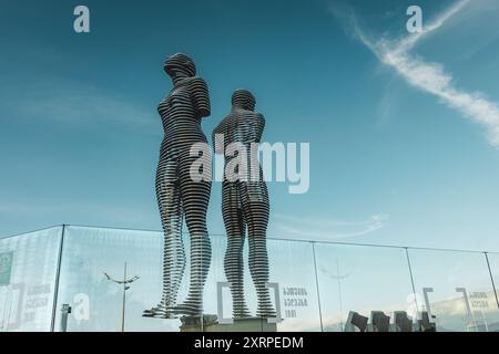 Batumi, Adjara, Georgia – 22. September 2023: Ali and Nino ist eine Metallskulptur des Bildhauers Tamara Kvezitadze, die 2007 in Batumi geschaffen wurde Stockfoto