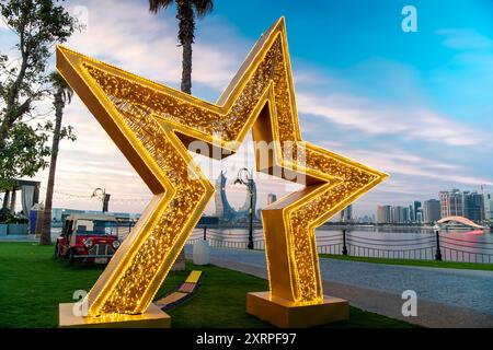 Lusail Winter Wonderland Outdoor Vergnügungspark auf Al Maha Island Sonnenuntergang Stockfoto