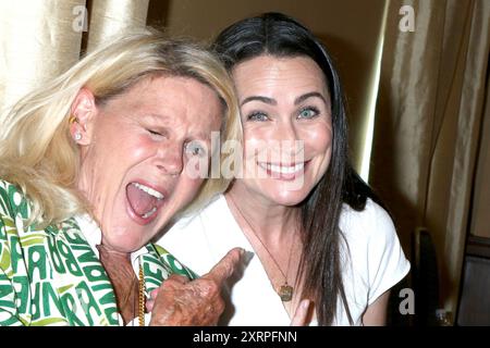 August 2, 2024, Glendale, CA, USA: LOS ANGELES – 3. August: Allee Mills, Rena Sofer beim General Hospital Fan Club Event in den Embassy Suites am 3. August 2024 in Glendale, CA (Credit Image: © Kay Blake/ZUMA Press Wire) NUR ZUR REDAKTIONELLEN VERWENDUNG! Nicht für kommerzielle ZWECKE! Stockfoto