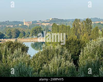 Via del Garda, Salionze. August 2024. Hitzewellenbedingungen in Norditalien zur gleichen Zeit wie die aktuelle Hitzewelle im Vereinigten Königreich. Die Temperaturen in Norditalien erreichten bereits um 8 Uhr morgens 28 Grad Celsius im Dorf Salzione am Gardasee. Quelle: james jagger/Alamy Live News Stockfoto