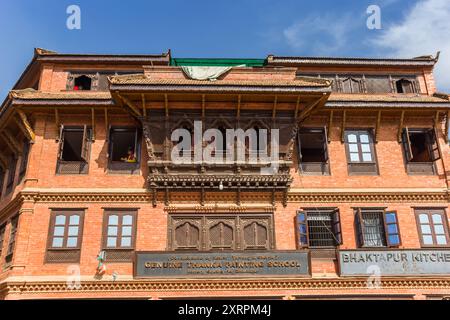 Fassade der historischen Malschule in Bhaktapur, Nepal Stockfoto