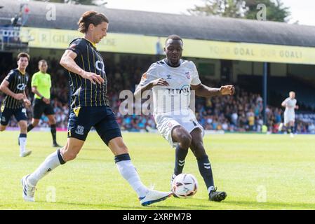 Southend Utd gegen York City 2024-25 in der Roots Hall. Das erste Spiel unter neuer COSU-Eigentümerschaft. Cav Miley, Marvin Armstrong Stockfoto