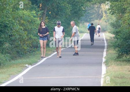 Via del Garda, Salionze. August 2024. Hitzewellenbedingungen in Norditalien zur gleichen Zeit wie die aktuelle Hitzewelle im Vereinigten Königreich. Die Temperaturen in Norditalien erreichten bereits um 8 Uhr morgens 28 Grad Celsius im Dorf Salzione am Gardasee. Quelle: james jagger/Alamy Live News Stockfoto