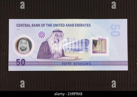 Die Umkehrung der fünfzig Dirhams-Banknoten zeigt shiekh Zayed bin Sultan Al Nahyan, das das unionsdokument Etihad (Union) Museum in Dubai unterzeichnet Stockfoto