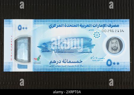 Vereinigte Arabische Emirate Fünfhundert Dirhams Banknote Beobachten enthält den Nachhaltigkeitspavillon Sheikh Zayed Terra (Expo City, Dubai). Stockfoto