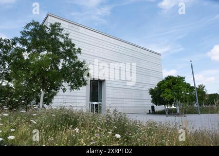 Das Bauhaus-Museum ist der deutschen Kunstakademie gewidmet, die Kunsthandwerk und bildende Kunst kombiniert und Schätze aus der ältesten Bauhaus-Sammlung der Welt beherbergt Stockfoto