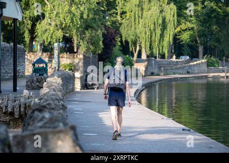 Windsor, Berkshire, Großbritannien. August 2024. Ein Spaziergang am heutigen Morgen hell und früh an der Themse in Windsor, Berkshire, an dem vorhergesagten heißesten Tag des Jahres. Quelle: Maureen McLean/Alamy Live News Stockfoto