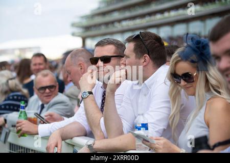 Ascot UK. August 2024. Racegoer beim Dubai Duty Free Shergar Cup auf der Ascot Racecourse in Berkshire. Kredit: Maureen McLean/Alamy Stockfoto