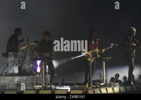 Stade de France, 93200 St. Denis, Frankreich, 11. August 2024. Die legendäre Indie Rock Band Phoenix steht für die Abschlusszeremonie der Olympischen Spiele 2024 in Paris. Quelle: ©Julia Mineeva/EGBN TV News/Alamy Live News Stockfoto