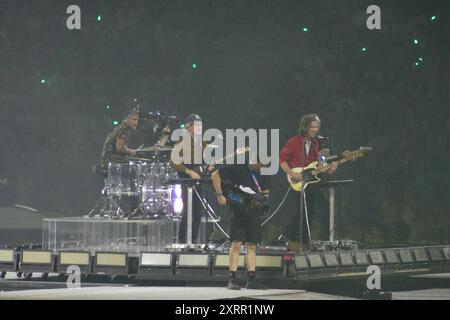 Stade de France, 93200 St. Denis, Frankreich, 11. August 2024. Die legendäre Indie Rock Band Phoenix steht für die Abschlusszeremonie der Olympischen Spiele 2024 in Paris. Quelle: ©Julia Mineeva/EGBN TV News/Alamy Live News Stockfoto