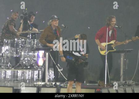 Stade de France, 93200 St. Denis, Frankreich, 11. August 2024. Die legendäre Indie Rock Band Phoenix steht für die Abschlusszeremonie der Olympischen Spiele 2024 in Paris. Quelle: ©Julia Mineeva/EGBN TV News/Alamy Live News Stockfoto