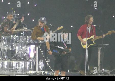 Stade de France, 93200 St. Denis, Frankreich, 11. August 2024. Die legendäre Indie Rock Band Phoenix steht für die Abschlusszeremonie der Olympischen Spiele 2024 in Paris. Quelle: ©Julia Mineeva/EGBN TV News/Alamy Live News Stockfoto