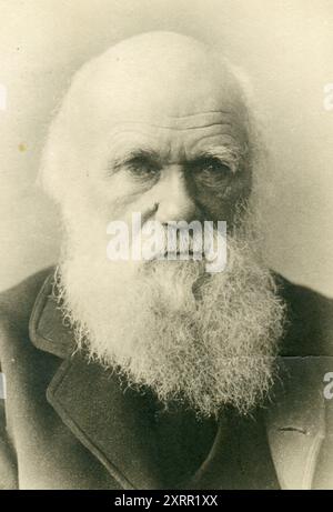 Charles Robert Darwin FRS FRGS FLS FZS JP (* 12. Februar 1809 bis 19. April 1882) war ein englischer Naturforscher, Geologe und Biologe, der für seine Beiträge zur Evolutionsbiologie bekannt war. Alte Vintage-Postkarte des Russischen Reiches, 1879. Stockfoto