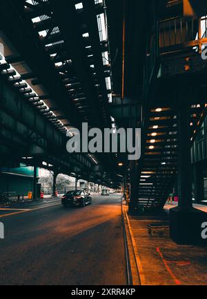 Verkehr in der Stadtbrücke New York Queens Brooklyn Stockfoto