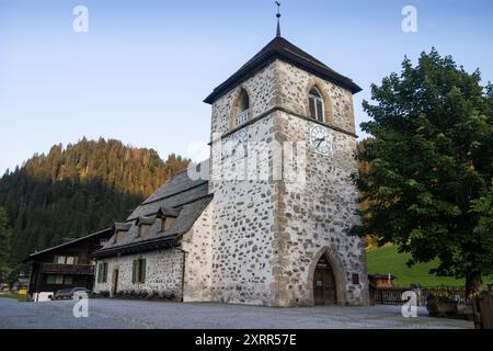 Der Tempel von Vers l'Eglise, in dem kleinen Dorf Vers l'Eglise, in der Nähe von Les Diablerets, in Waadt, Schweiz. Stockfoto