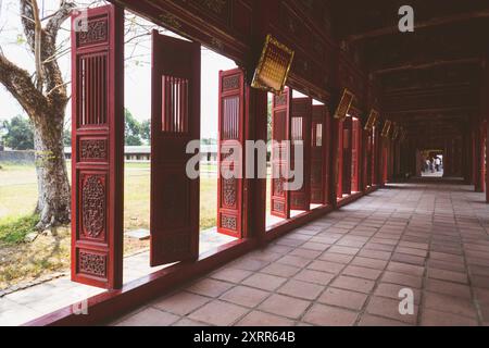 Architektur Der Roten Chinesischen Holzläden Stockfoto