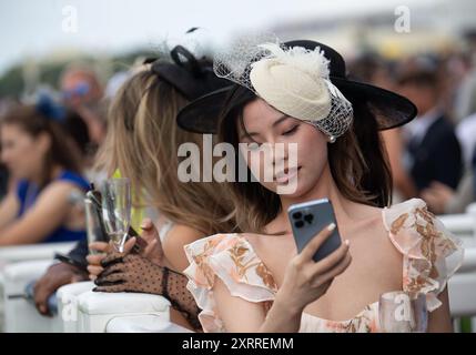 Ascot, Großbritannien. August 2024. Racegers auf der Ascot Racecourse in Berkshire beim Dubai Duty Free Shergar Cup Meeting. Kredit: Maureen McLean/Alamy Stockfoto