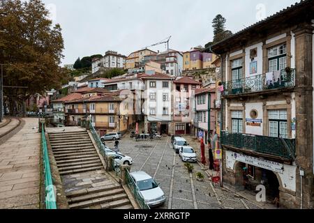 Das ehemals jüdische Viertel Sao Pedro de Miragaia der Stadt Porto mit ursprünglichen und malerischen Gassen und Hausfassaden Impressionen Porto *** das ehemalige jüdische Viertel von Sao Pedro de Miragaia in der Stadt Porto mit seinen originalen und malerischen Gassen und Hausfassaden Impressionen von Porto Stockfoto