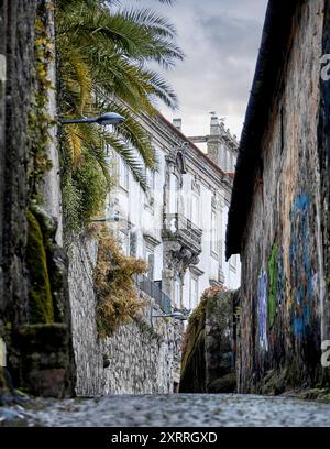 Das ehemals jüdische Viertel Sao Pedro de Miragaia der Stadt Porto mit ursprünglichen und malerischen Gassen und Hausfassaden Impressionen Porto *** das ehemalige jüdische Viertel von Sao Pedro de Miragaia in der Stadt Porto mit seinen originalen und malerischen Gassen und Hausfassaden Impressionen von Porto Stockfoto