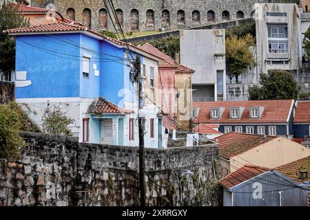 Das ehemals jüdische Viertel Sao Pedro de Miragaia der Stadt Porto mit ursprünglichen und malerischen Gassen und Hausfassaden Impressionen Porto *** das ehemalige jüdische Viertel von Sao Pedro de Miragaia in der Stadt Porto mit seinen originalen und malerischen Gassen und Hausfassaden Impressionen von Porto Stockfoto