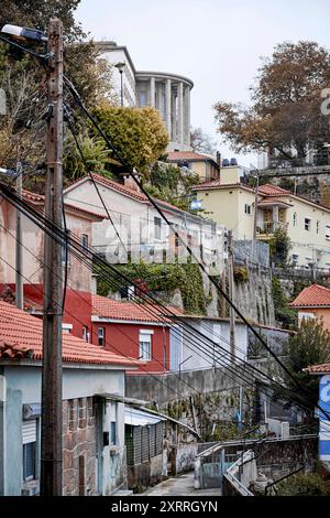 Das ehemals jüdische Viertel Sao Pedro de Miragaia der Stadt Porto mit ursprünglichen und malerischen Gassen und Hausfassaden Impressionen Porto *** das ehemalige jüdische Viertel von Sao Pedro de Miragaia in der Stadt Porto mit seinen originalen und malerischen Gassen und Hausfassaden Impressionen von Porto Stockfoto