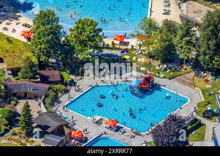 Luftbild, Freibad im Revierpark Wischlingen, Schwimmbecken und Solebad, Badegäste im Kinderbecken mit Piratenschiff und auf der Liegewiese mit Sonnenschirmen, Dorstfeld, Dortmund, Ruhrgebiet, Nordrhein-Westfalen, Deutschland ACHTUNGxMINDESTHONORARx60xEURO *** Luftblick, Freibad im Revierpark Wischlingen, Schwimmbad und Salzwasserbecken, Badende im Kinderbecken mit Piratenschiff und auf der Liegewiese mit Sonnenschirmen, Dorstfeld, Dortmund, Ruhrgebiet, Nordrhein-Westfalen, Deutschland ACHTUNGxMINDESTHONORARx60xEURO Stockfoto