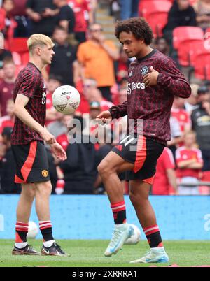 London, Großbritannien. August 2024. LONDON, ENGLAND - 10. AUGUST: Joshua Zirkzee von Manchester United während des Vorspiels während des FA Community Shield zwischen Manchester City und Manchester United im Wembley Stadium am 10. August 2024 in London. Quelle: Action Foto Sport/Alamy Live News Stockfoto