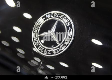 Kiew, Ukraine - 28. Mai 2021: Logo auf der Marke Mercedes-Benz auf der Industriemesse Stockfoto