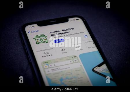 Apple App Store auf einem iPhone. Nützliche Apps für jeden Tag - für unterwegs - Roadie - Roadtrip Routenplaner // 12.08.2024 *** Apple App Store auf einem iPhone nützliche Apps für jeden Tag auf der Straße Roadie Road Trip Routenplaner 12 08 2024 Stockfoto