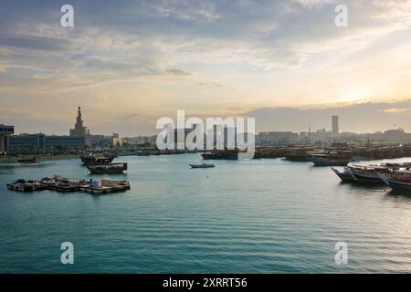 Blick auf die Fanar-Moschee vom corniche MIA Park Doha Hafen Stockfoto