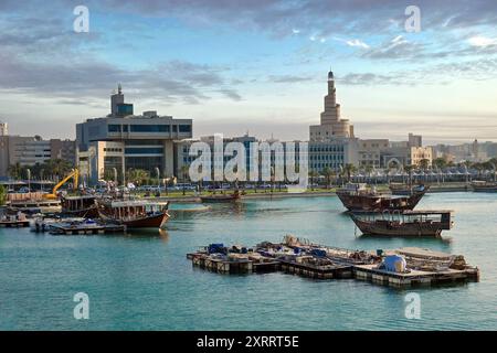 Blick auf die Fanar-Moschee vom corniche MIA Park Doha Hafen Stockfoto